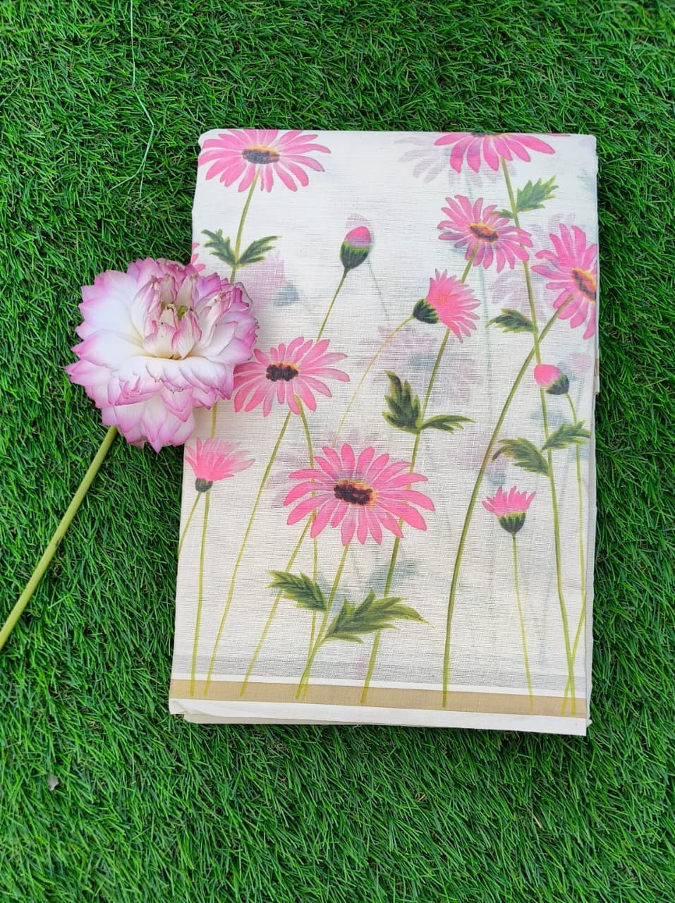 Traditional Cotton Set Saree with Pink Dhalia Floral Print and Blouse Piece